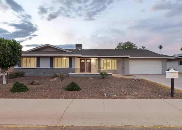 Spacious Scottsdale Retreat With Pool Сasa de vacaciones Tempe